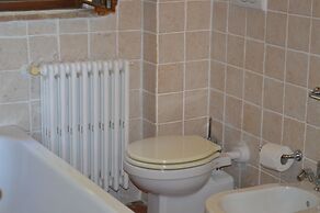 House With Private Garden in the Crete Senesi