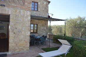 House With Private Garden in the Crete Senesi