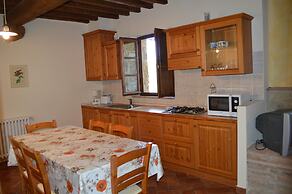 House With Private Garden in the Crete Senesi