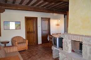 House With Private Garden in the Crete Senesi