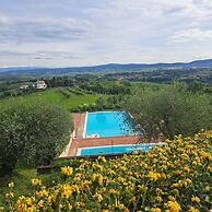 House With Private Garden in the Crete Senesi