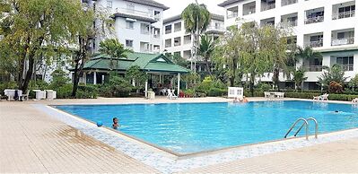 Spacious 3rd Floor Studio at Baan Suan Lalana