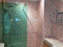 Spacious 3rd Floor Studio at Baan Suan Lalana