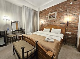 Brooch Boutique Hotel