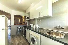 B20 - Sun and Pool Apartment