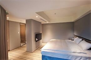 CT Green Bay Hot-Spring Hotel