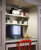 Urban Oasis homm Studio on Syntagma