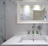 Acropolis homm Urban Oasis