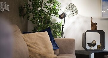 Acropolis homm Urban Oasis