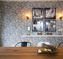 Acropolis homm Urban Oasis