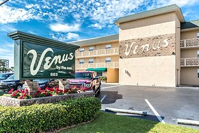 Venus 311 2 Bedroom Condo by Redawning