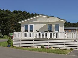 Jonstone Pines Lodge at Cayton Bay Holiday Park