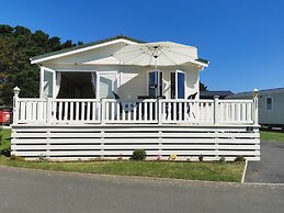 Jonstone Pines Lodge at Cayton Bay Holiday Park
