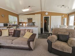 Jonstone Pines Lodge at Cayton Bay Holiday Park