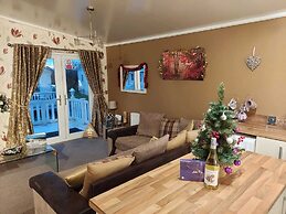 Jonstone Pines Lodge at Cayton Bay Holiday Park