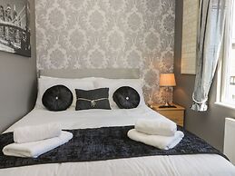 Jonstone Pines Lodge at Cayton Bay Holiday Park