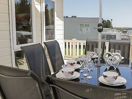 Jonstone Pines Lodge at Cayton Bay Holiday Park