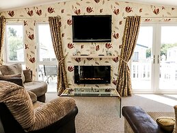 Jonstone Pines Lodge at Cayton Bay Holiday Park