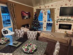 Jonstone Pines Lodge at Cayton Bay Holiday Park