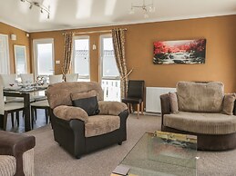 Jonstone Pines Lodge at Cayton Bay Holiday Park