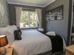 Jonstone Pines Lodge at Cayton Bay Holiday Park