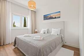 Lustica Bay Central