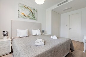 Lustica Bay Central