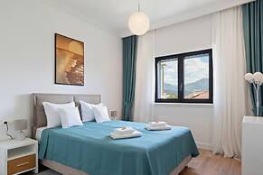 Lustica Bay Central