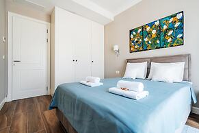 Lustica Bay Central