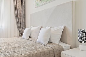 Lustica Bay Central
