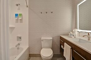 Home2 Suites by Hilton Savannah Midtown, GA