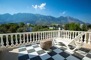 Captivating 5-bed Villa With Private Pool & Garden