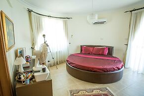 Captivating 5-bed Villa With Private Pool & Garden