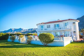 Captivating 5-bed Villa With Private Pool & Garden