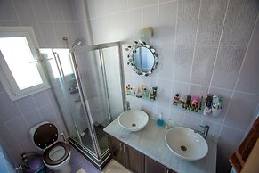 Captivating 5-bed Villa With Private Pool & Garden