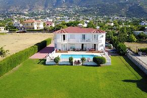 Villa - Sleeps 14 - Private Pool - Cinema Room
