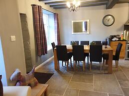 Lovely 4 bed House Sleeping 8 Near Ashbourne