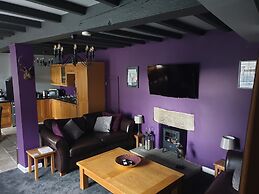 Lovely 4 bed House Sleeping 8 Near Ashbourne