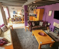 Lovely 4 bed House Sleeping 8 Near Ashbourne