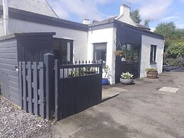 Ochil Cottage In Bannockburn, Close to Stirling
