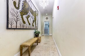 Huge 4-BR 4-BTH Steps to FQ by Hosteeva