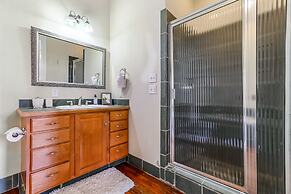 Huge 4-BR 4-BTH Steps to FQ by Hosteeva