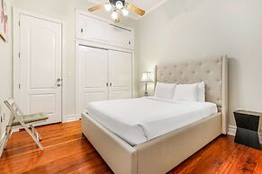 Huge 4-BR 4-BTH Steps to FQ by Hosteeva