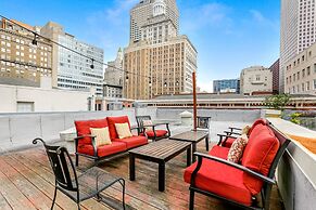 Huge 4-BR 4-BTH Steps to FQ by Hosteeva