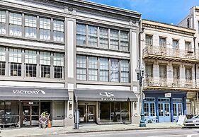 Huge 4-BR 4-BTH Steps to FQ by Hosteeva