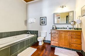 Huge 4-BR 4-BTH Steps to FQ by Hosteeva