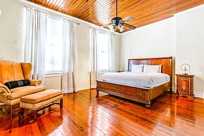 Huge 4-BR 4-BTH Steps to FQ by Hosteeva