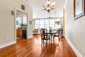 Huge 4-BR 4-BTH Steps to FQ by Hosteeva