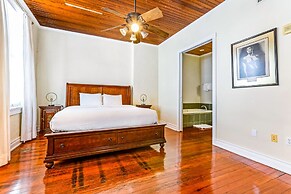 Huge 4-BR 4-BTH Steps to FQ by Hosteeva