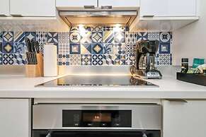 Roami at 250 Collins